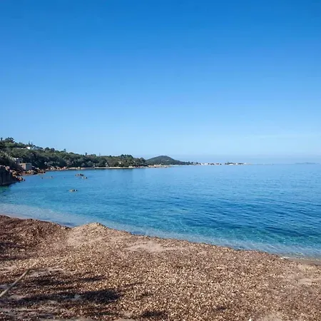 Villa Spacieuse Avec Piscine A *