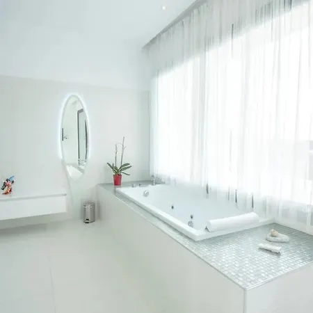Spacieuse Avec Piscine A Villa Pietrosella