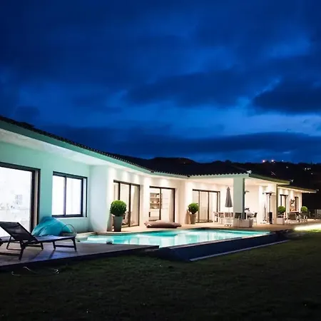 Spacieuse Avec Piscine A Villa