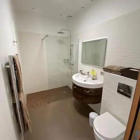 Villa Spacieuse Avec Piscine A