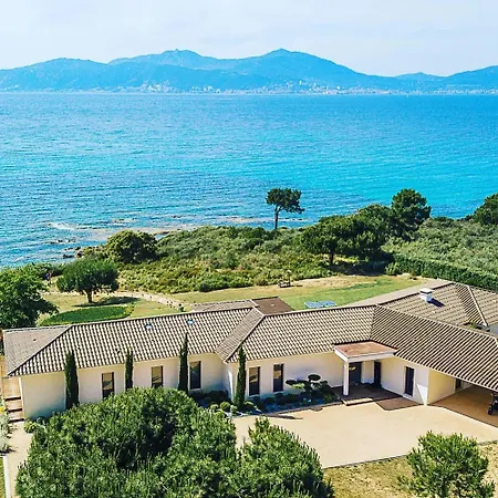 Spacieuse Avec Piscine A Villa