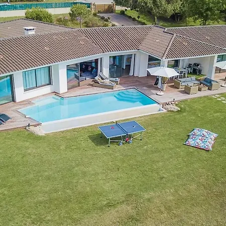 Villa Spacieuse Avec Piscine A